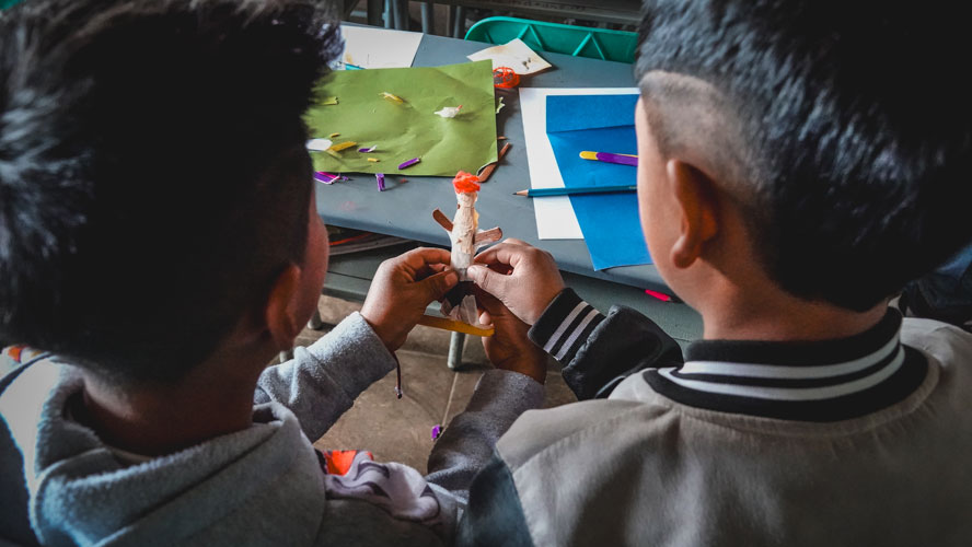 Manos que crean futuro